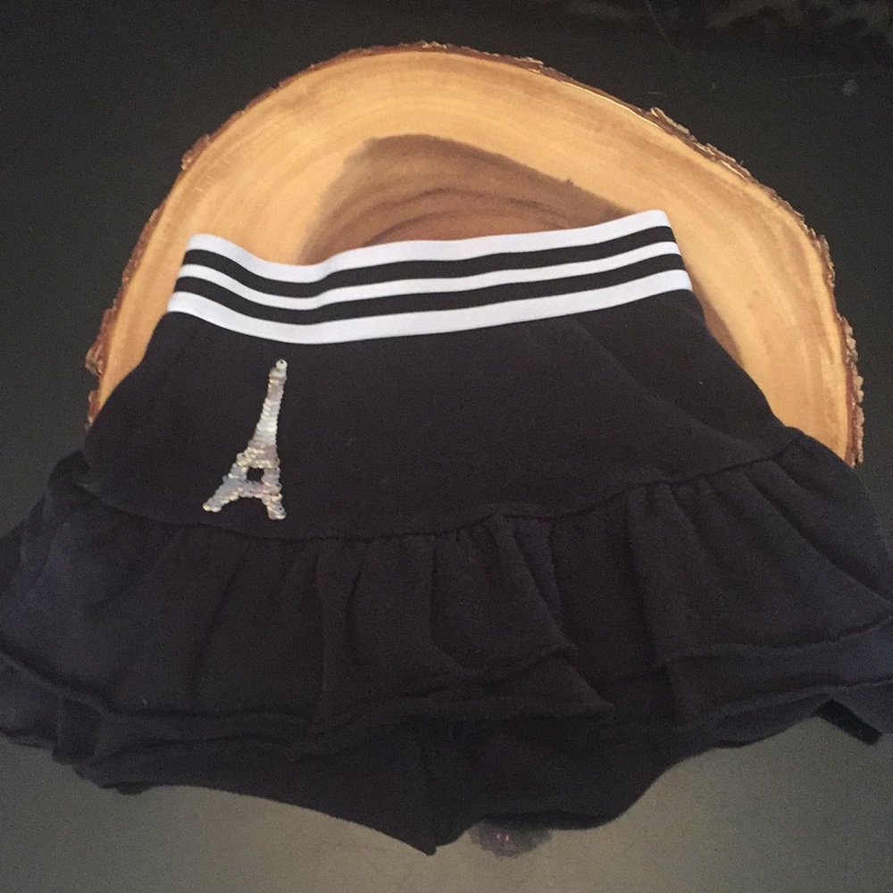 Justice skort black with white stripes on waist‎ band size 6/7